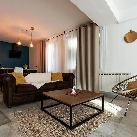 And 21 Apartment